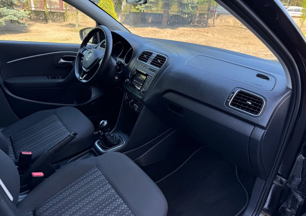 Volkswagen Polo cena 36900 przebieg: 69521, rok produkcji 2017 z Swarzędz małe 277